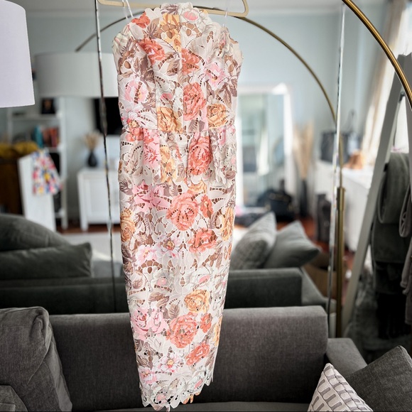 ELLIATT Peplum Dress - Picture 4 of 9